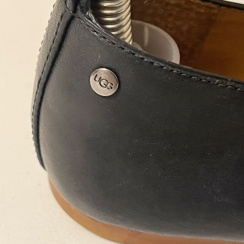 Uggs flat leather shoes in good conditions - Picture 5 of 12